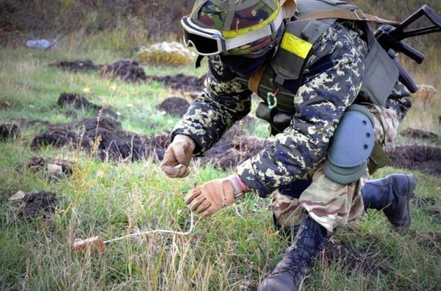 Украинские саперы в Донбассе обезвредили более 112 тысяч взрывоопасных предметов с начала АТО