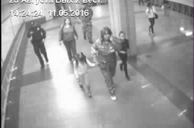 В харьковском метро мать с двумя детьми бросилась под поезд