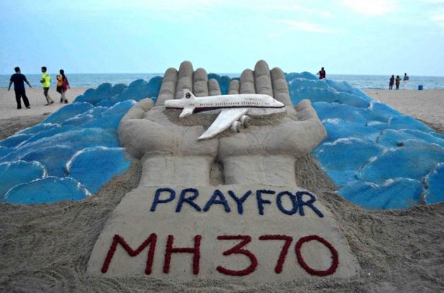 Малайзія вважає знайдені в океані уламки літака приналежними зниклому MH370