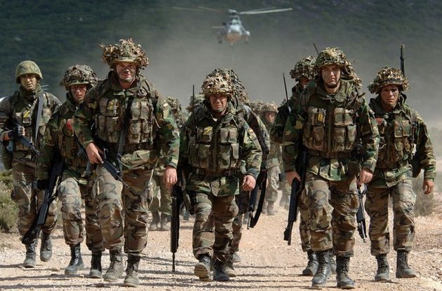 Германия стремится к лидирующей позиции в обороне Европы – FT