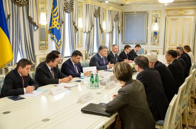 Порошенко призвал страны G7 не ослаблять санкций против РФ