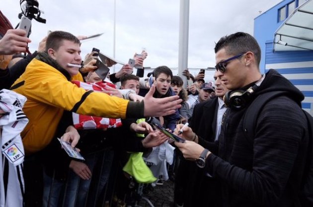 Роналду зарабатывает больше Месси