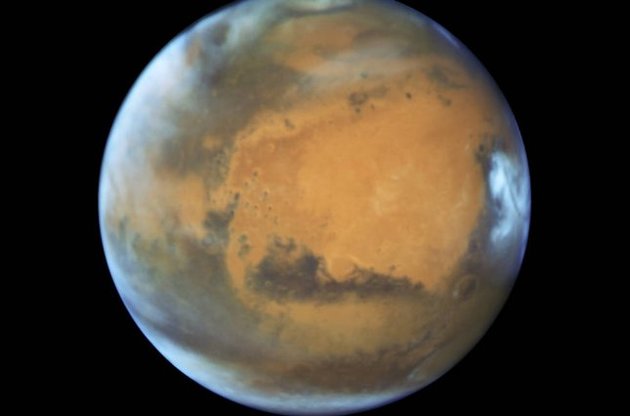 "Хаббл" передал на Землю новые снимки Марса