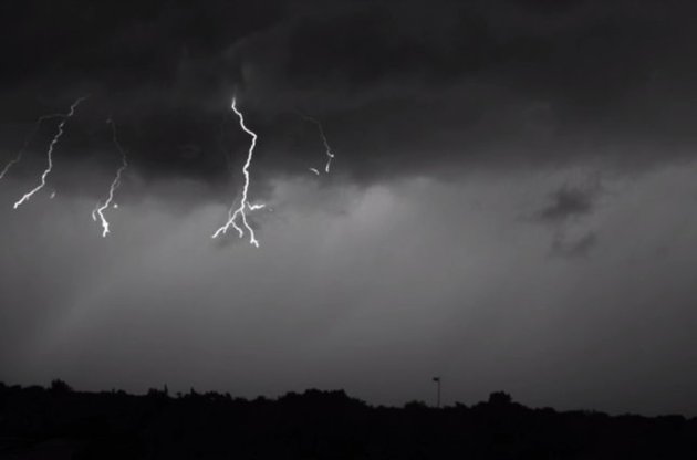 Утворення блискавки записано на швидкості 7 тисяч кадрів на секунду