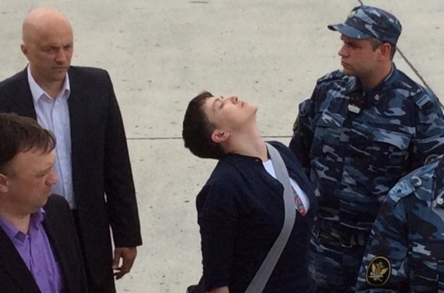 Савченко і російським ГРУшникам навмисне не дозволили зустрітися під час обміну.