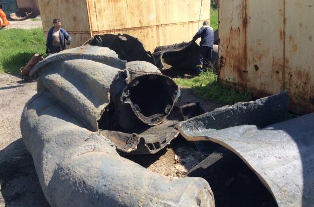 Бронзові останки сумського пам'ятника Леніну