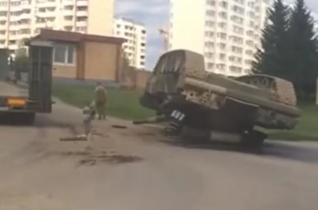 У Московській області перекинувся танк Т-80