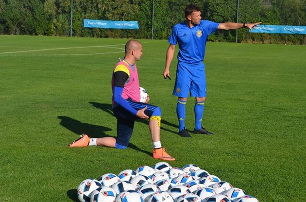 Шевченко дает игрокам подсказки