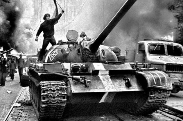Прага против намерений России сделать "ветеранами" участников оккупации Чехословакии