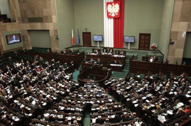 Польский парламент ознакомился с докладом о военных преступлениях РФ в Донбассе