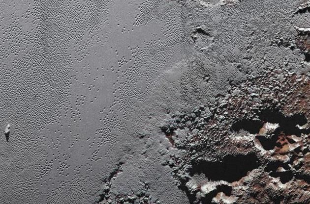 NASA представило новый цветной снимок поверхности Плутона