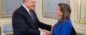 Порошенко обговорив з Нуланд реформи і Мінські угоди