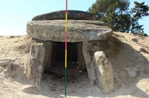 Стародавні люди використовували доісторичні гробниці в якості "телескопів" – вчені