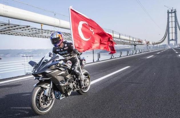 Кенан Софуоглу разогнался за 30 секунд до 400 километров в час