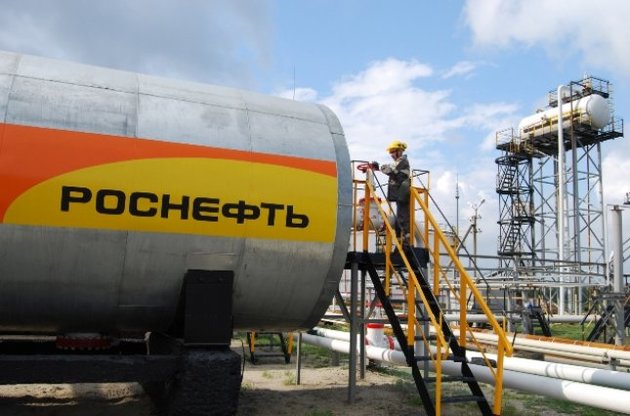 Ціна російської нафти Urals в I півріччі впала в 1,5 рази