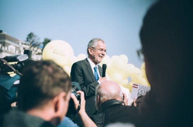 Суперником Беллена на виборах був Хофер, однак тепер за рішенням Конституційного суду Австрії відбудеться нове голосування