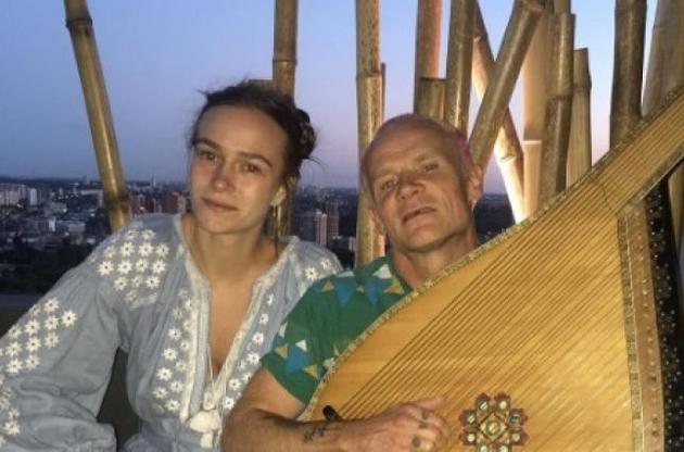 Флі зіграв на бандурі