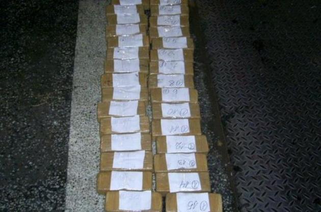 Героїн перебував у коробках з томатною пастою