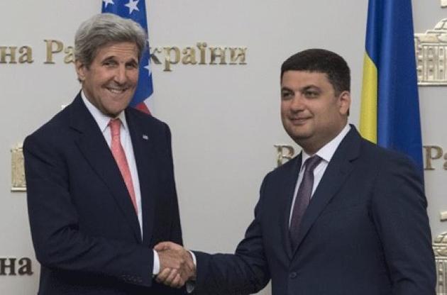После встречи с Порошенко Керри пообщался с Гройсманом