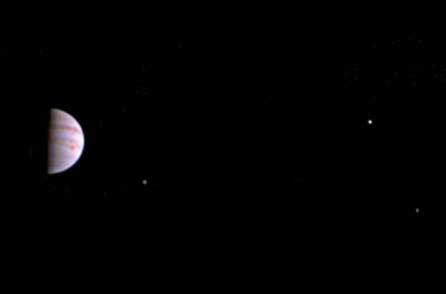 "Юнона" передала на Землю первый снимок с орбиты Юпитера