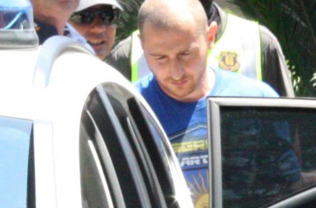 На одного з Чернівецьких вже одягли наручники