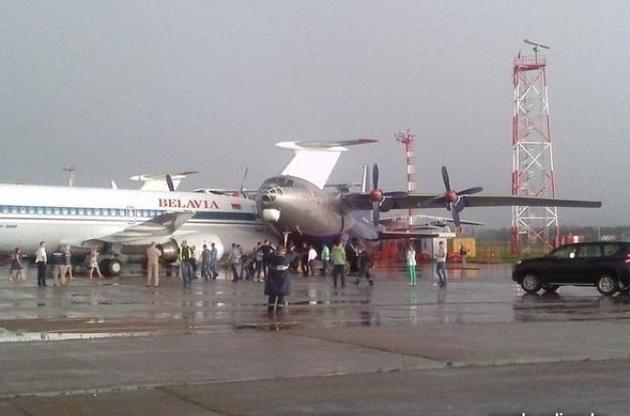 Буря пошкодила вісім літаків в аеропорту Мінська