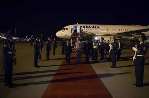 Порошенко прилетел в Азербайджан с официальным визитом