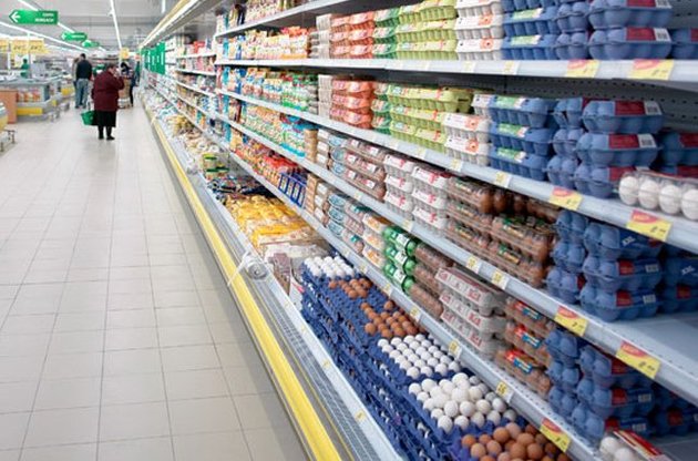 Из-за стремительного падения уровня доходов украинцы урезают и расходы