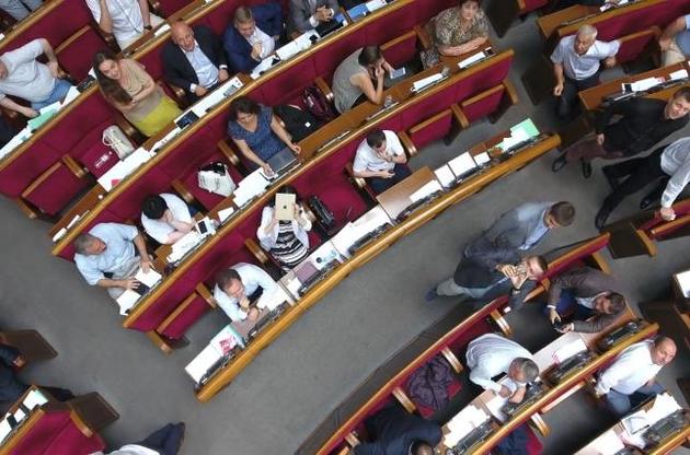 Депутаты снимали полет дрона на смартфоны и планшеты