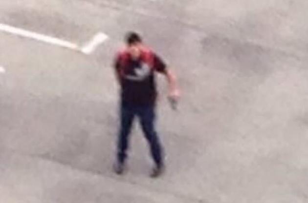 Терорист стріляє з пістолета у Мюнхені