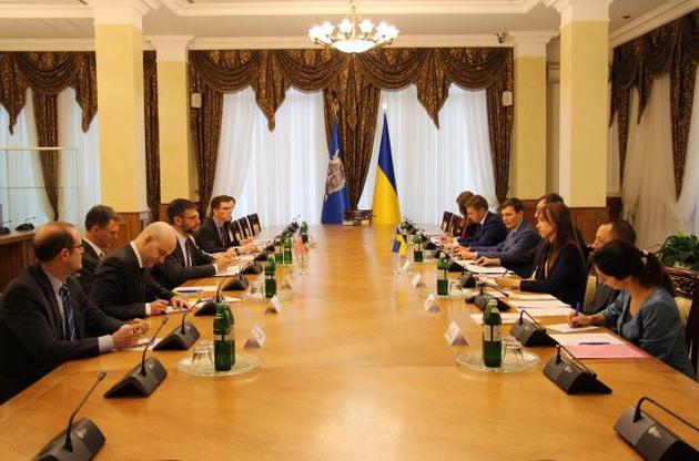 В Киев приехал Адам Шубин, который в Минфине США курирует вопросы санкций, борьбу с терроризмом и финансовую разведку