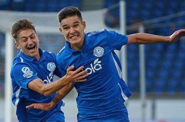 "Днепр" начал с разгромной победы