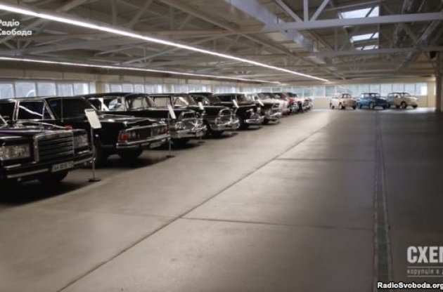 Суд арестовал 27 ретро-автомобилей беглого президента