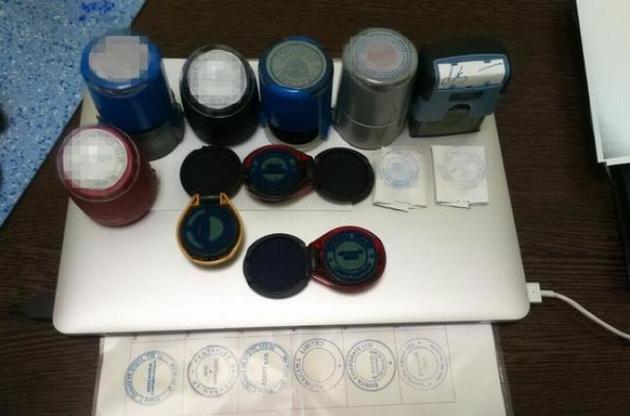 Печатки, які використовувалися для розкрадання коштів