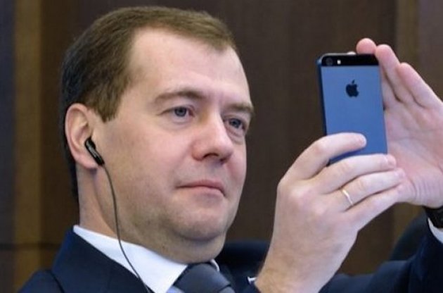 Росіяни рекордними темпами збирають підписи за відставку Медведєва