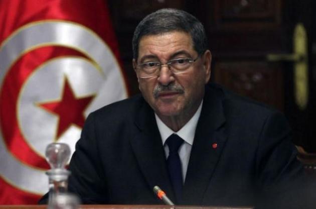 В Тунисе парламент вынес премьер-министру вотум недоверия