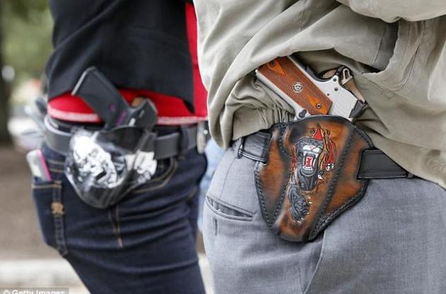 В Техасе студентам-старшекурсникам разрешили ходить на учебу с оружием