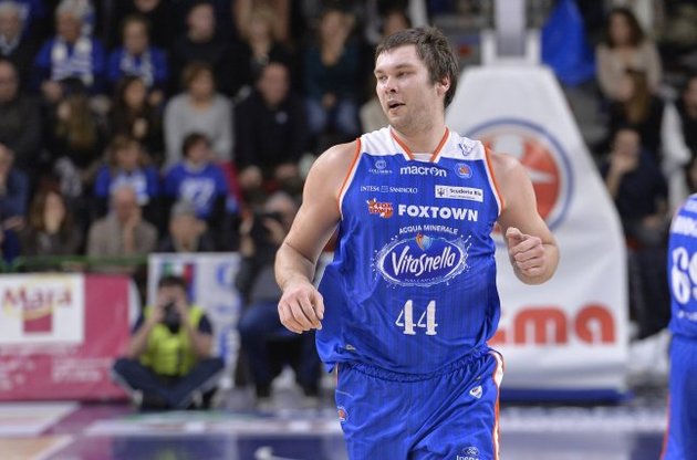 Игрок баскетбольной сборной Украины Фесенко продолжит карьеру в итальянском "Авеллино"