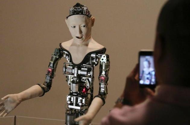 Робот здатний реагувати на зовнішні подразники