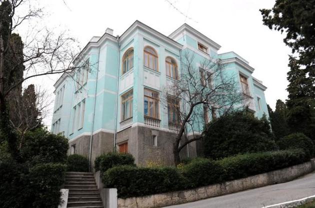 Русские грабят Крым, раздавая уникальные объекты бандитам