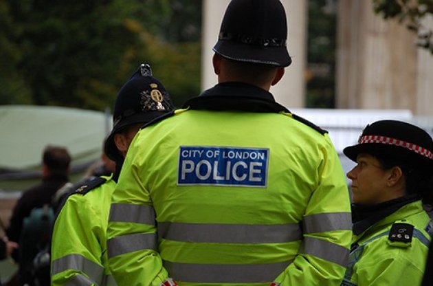 В центре Лондона мужчина с ножом напал на прохожих: есть погибшая и раненые