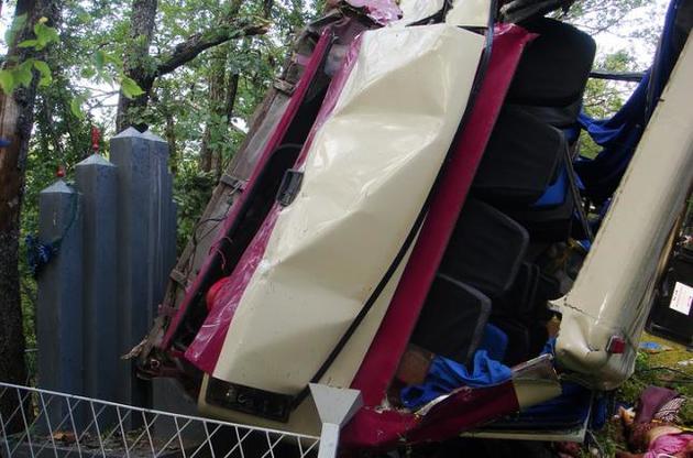 У Криму автобус впав у прірву