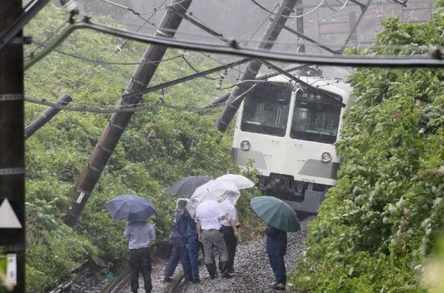 На Японию обрушились мощные тайфуны, есть жертвы