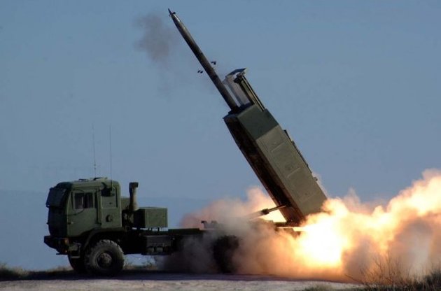 Система HIMARS ведет огонь на 90 километров