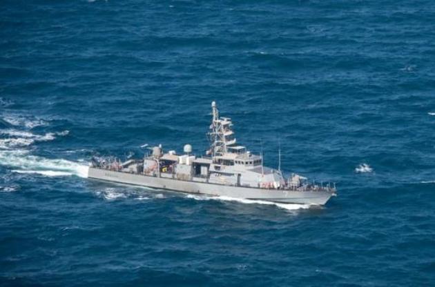 Корабль ВМС США открыл огонь при приближении иранского катера