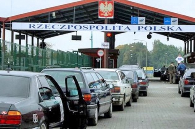 На границе с Польшей в очередях стоят более более тысячи автомобилей