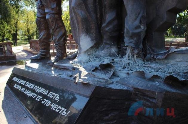 В Луганске подорвали памятник мертвым сепаратистам