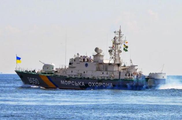 Українські прикордонники звинуватили кораблі і літак РФ в небезпечних маневрах