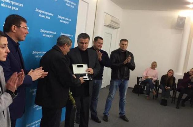 Мужній водій маршрутки отримав право на носіння зброї з деяким запізненням