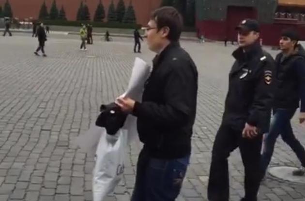 На Красной площади в Москве задержали активиста, просившего убежища в Украине